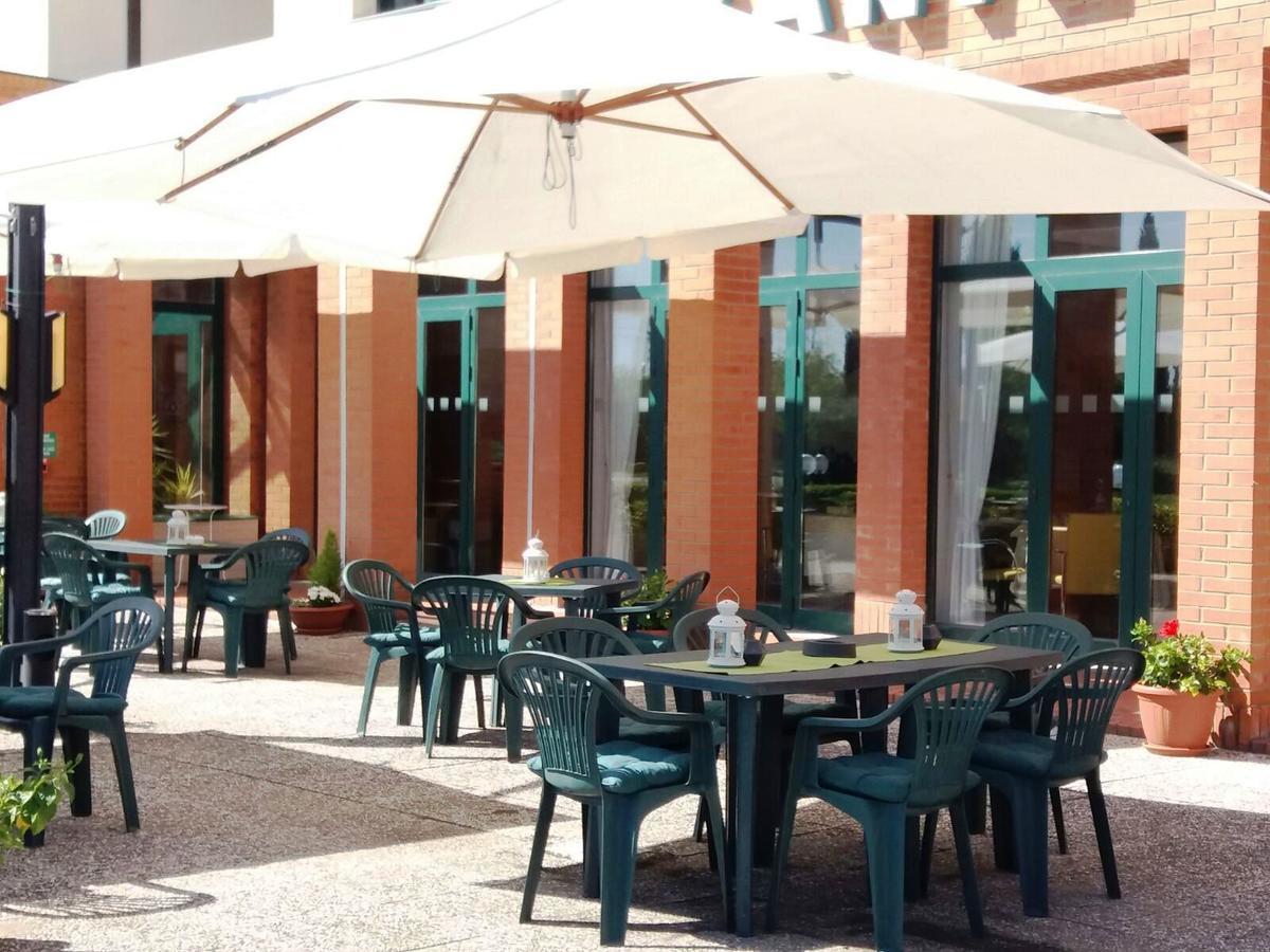 比萨美迪图尔酒店 Migliarino Pisano 外观 照片